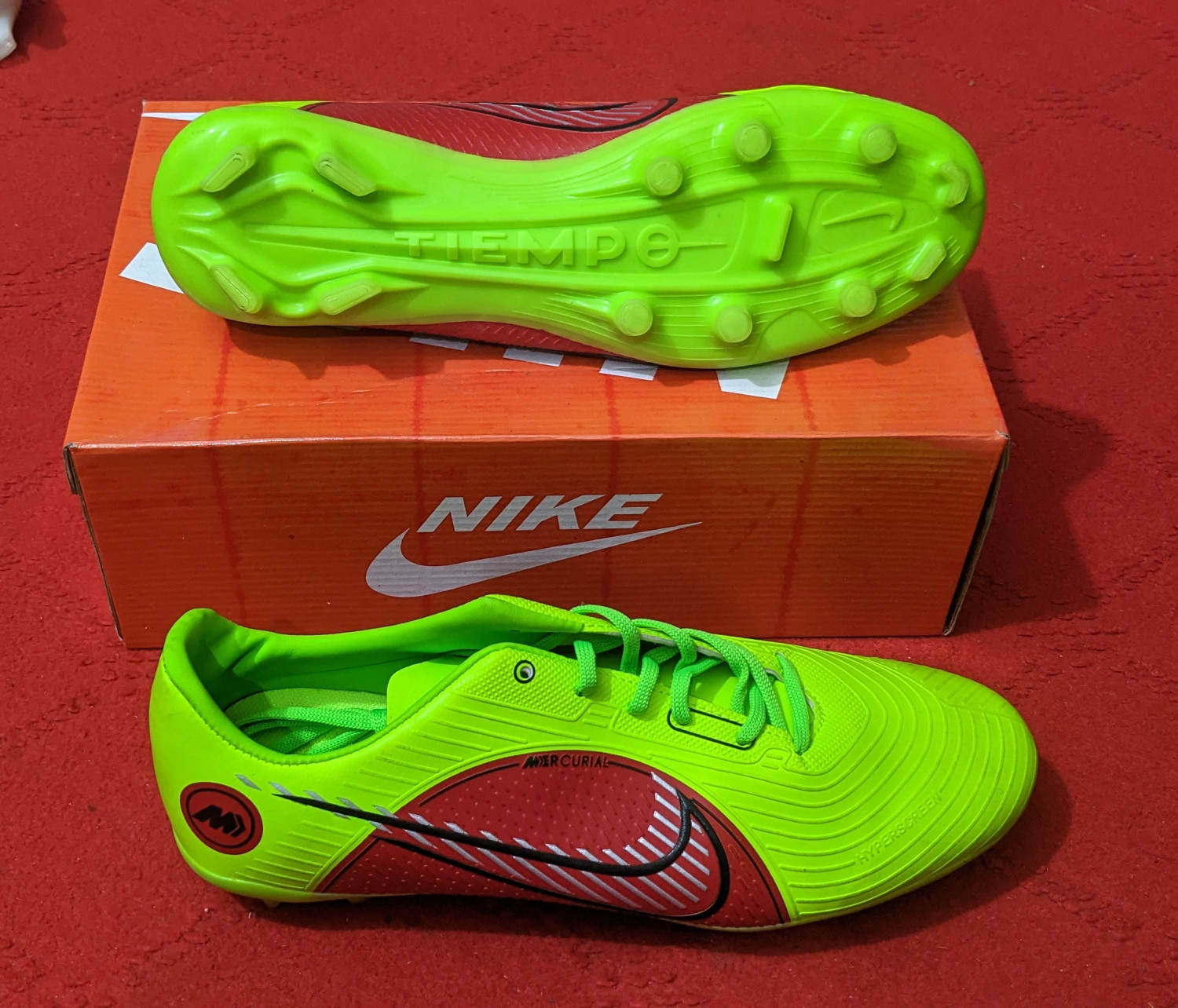 Football  boot nike Tempo